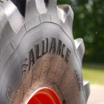 Yokohama Off-Highway Tires lance le plus grand pneu de tracteur qu’il ait jamais produit