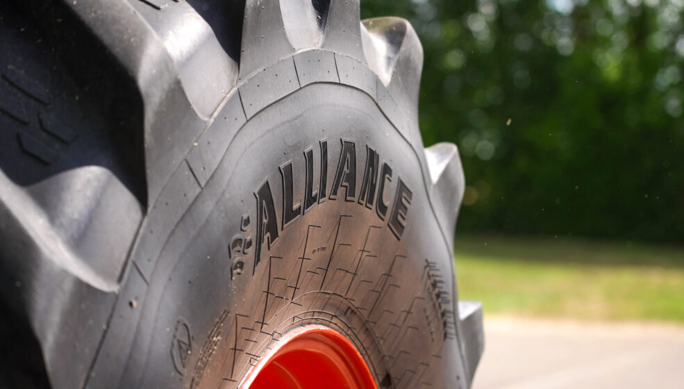 Yokohama Off-Highway Tires lance le plus grand pneu de tracteur qu’il ait jamais produit