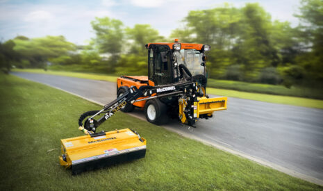 MULTIHOG CX75 + épareuse McCONNEL VERSI : la combinaison gagnante