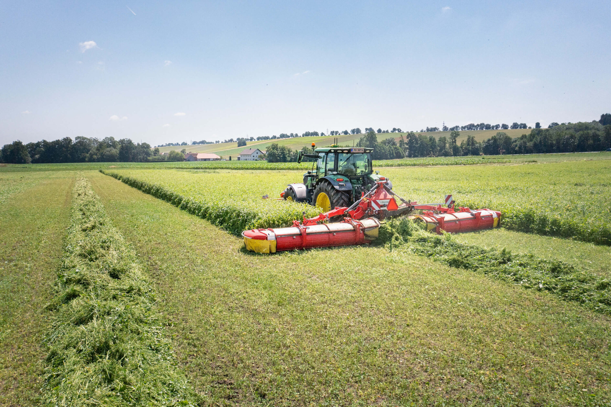 Regroupement d&rsquo;andains sans conditionneur sur NOVACAT V 9200 CF
