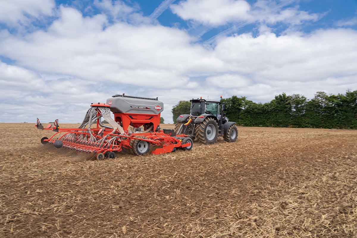 KUHN renouvelle sa gamme de semoirs traînés mono doseurs destinés au semis simplifié