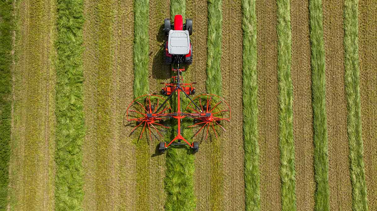 KUHN innove avec le GA 8131 CL : l’andaineur qui améliore la qualité du fourrage grâce à un pick-up aérateur breveté