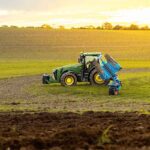 La nouvelle charrue réversible semi-portée robuste LEMKEN pour les professionnels