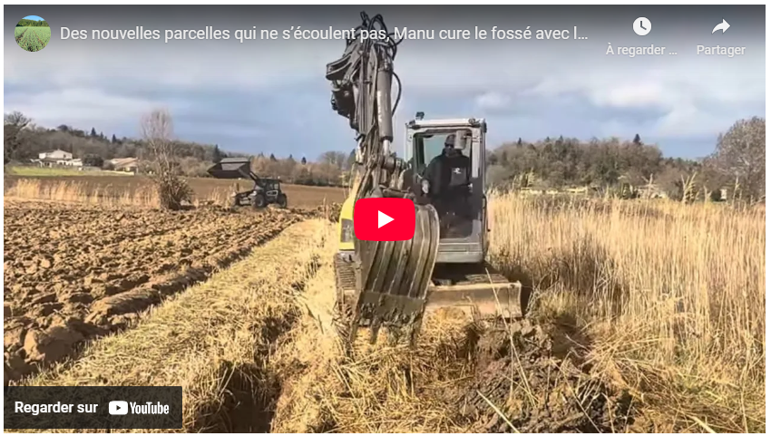 Des nouvelles parcelles qui ne s’écoulent pas, Manu cure le fossé