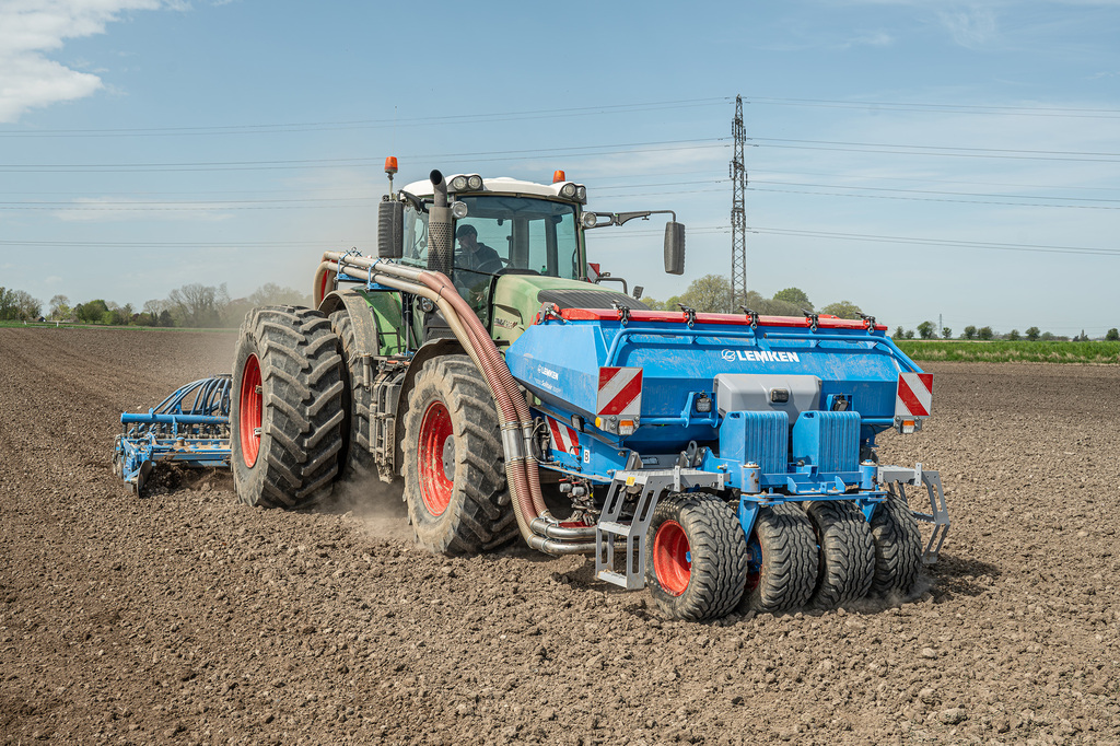 Lemken : une trémie polyvalente pour un semis précis et efficace