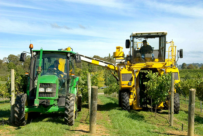 CosmétiCar propose un service de lavage écologique sur site pour les machines agricoles